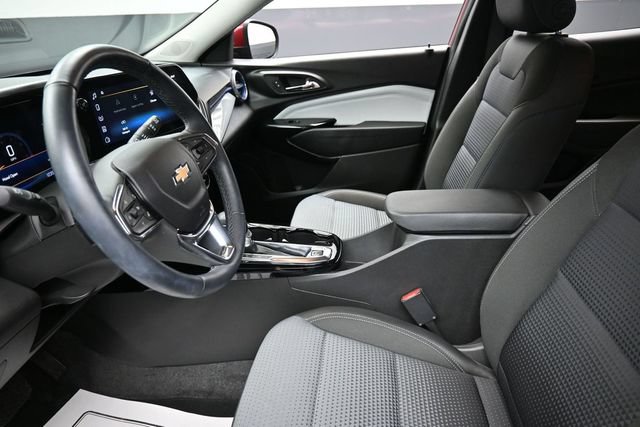 Used 2025 Chevrolet Trax LT w/ Driver Confidence Package FWD image 16