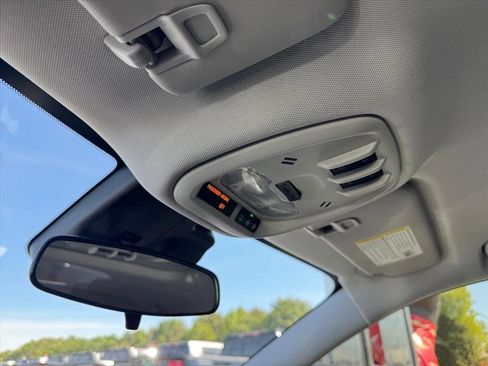 New 2026 Chevrolet Trax LT w/ Sunroof Package FWD image 20