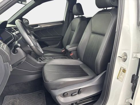 Used 2024 Volkswagen Tiguan SE R-Line image 21