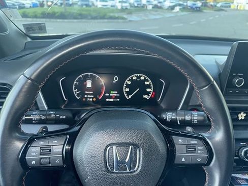 Used 2025 Honda Pilot Sport image 9