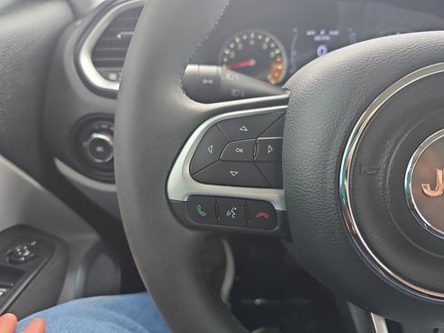 Used 2018 Jeep Renegade Latitude w/ Popular Equipment Group FWD image 24