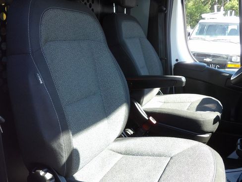 Used 2025 RAM ProMaster 2500 w/ U-Haul Equipment Group FWD image 19
