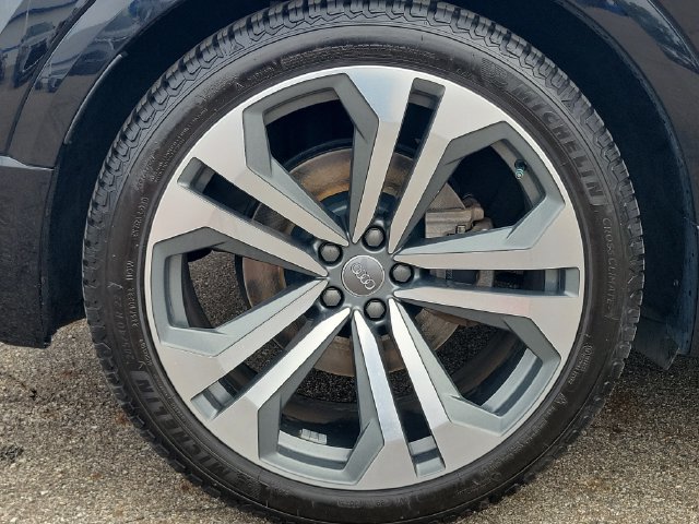 Used 2019 Audi Q8 Prestige w/ Luxury Package AWD/4WD image 32