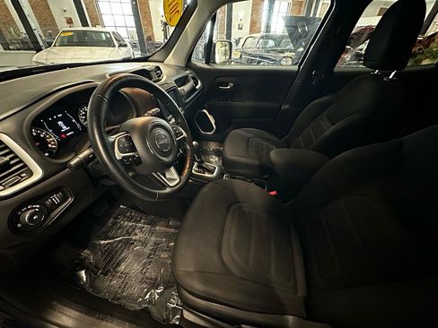 Used 2019 Jeep Renegade Latitude w/ Cold Weather Group AWD/4WD image 10