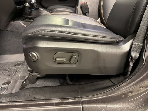 Used 2025 Jeep Wrangler Unlimited Sahara AWD/4WD image 14
