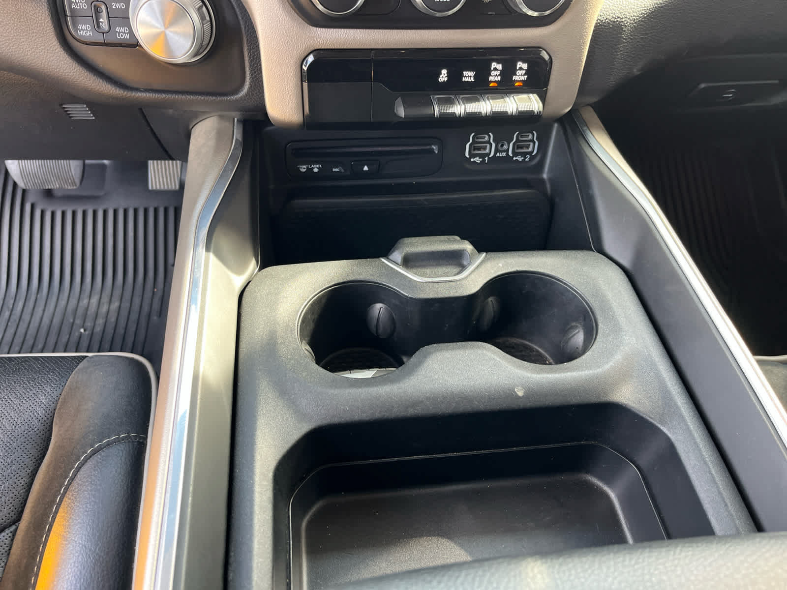 Used 2019 RAM 1500 Laramie AWD/4WD image 18