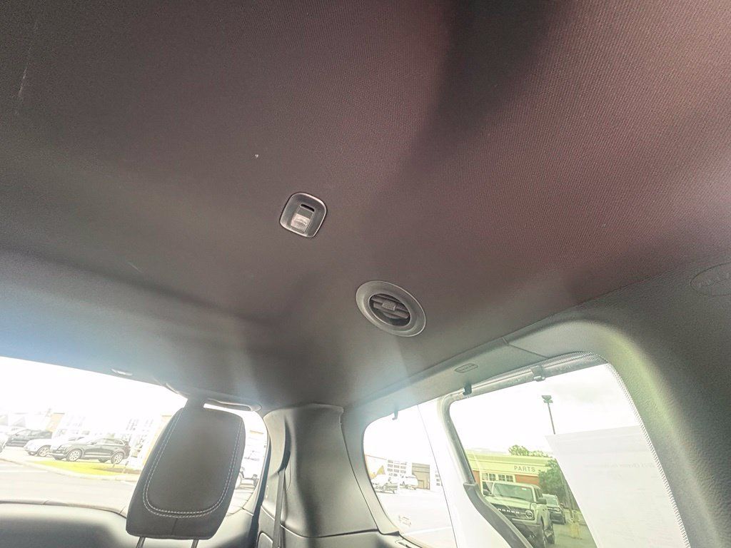 Used 2025 Chrysler Pacifica Limited FWD image 31