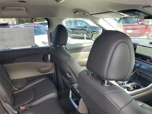 New 2026 Kia Carnival EX image 29