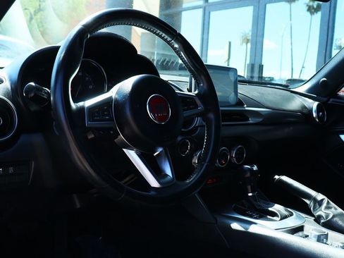 Used 2018 FIAT 124 Spider Classica w/ Technology Group image 35