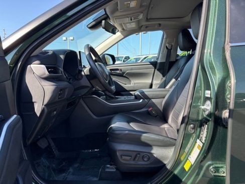 Used 2024 Toyota Highlander XLE image 59