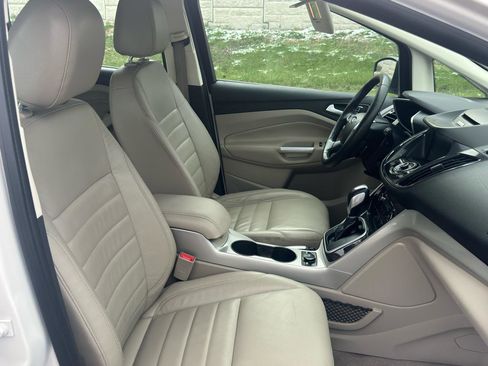 Used 2015 Ford C-MAX Energi SEL w/ Equipment Group 301A FWD image 19