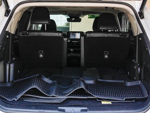 Used 2022 Toyota Highlander XLE image 26