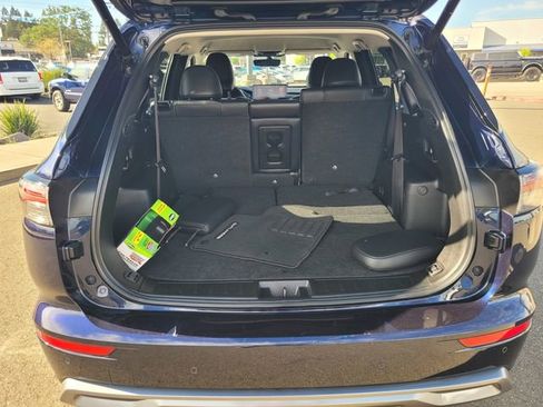 Used 2025 Mitsubishi Outlander SE image 11