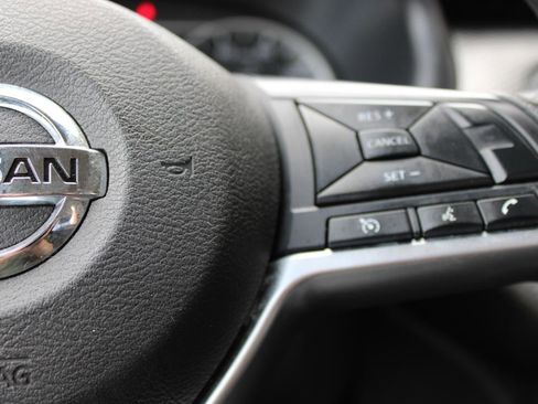 Used 2019 Nissan Kicks SV image 19