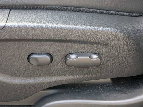 Used 2022 Chevrolet Trax LT w/ LT Convenience Package image 20