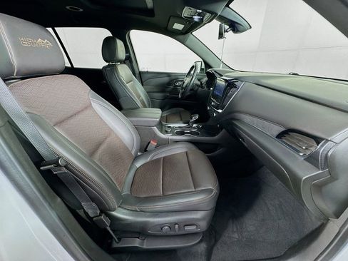 Used 2022 Chevrolet Traverse High Country image 36