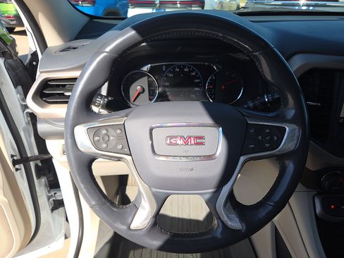 Used 2022 GMC Acadia Denali w/ Denali Ultimate Package FWD image 16