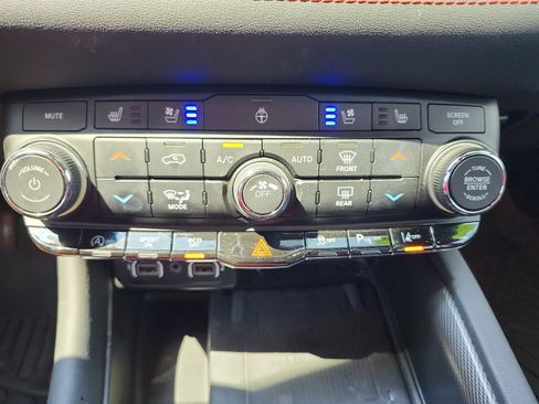 Used 2024 Dodge Durango GT RWD image 19