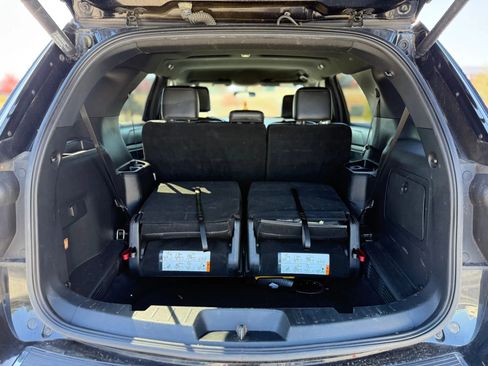 Used 2018 Ford Explorer XLT w/ Equipment Group 202A image 4