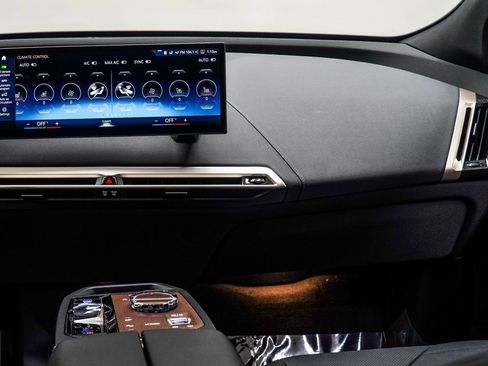 Used 2022 BMW iX xDrive50 w/ Sport Package image 18