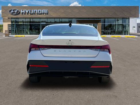 Certified 2025 Hyundai Elantra SE image 36