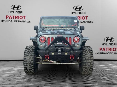 Used 2014 Jeep Wrangler Unlimited Sahara w/ Connectivity Group AWD/4WD image 8