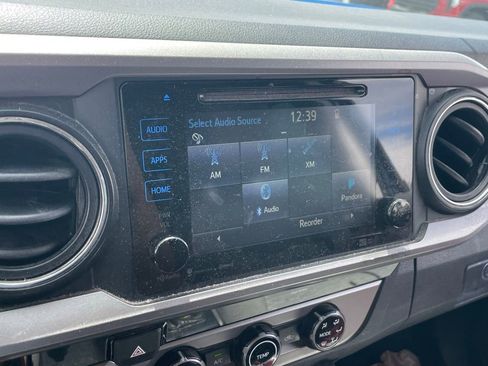 Used 2018 Toyota Tacoma SR5 RWD image 8