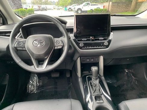 Used 2024 Toyota Corolla Cross XLE FWD image 14