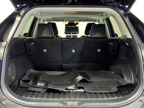 Used 2021 Toyota RAV4 XLE Premium image 11