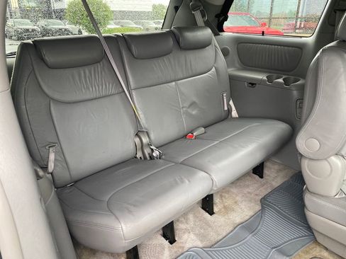 Used 2005 Toyota Sienna XLE Limited FWD image 23
