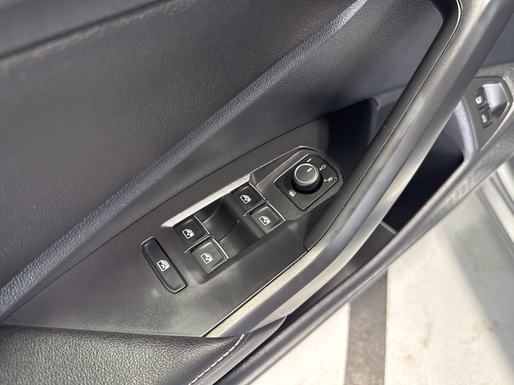 Used 2024 Volkswagen Jetta SE FWD image 14