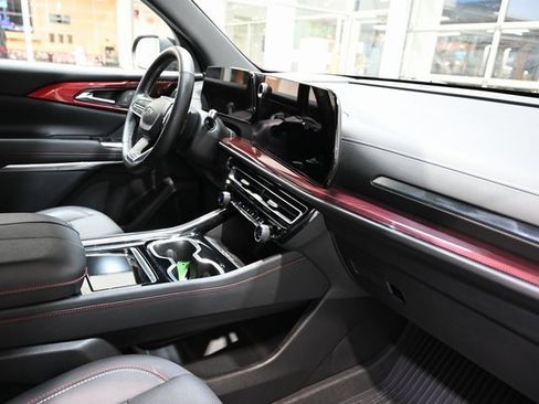 Used 2024 Chevrolet Traverse Z71 w/ LPO, Floor Liner Package image 14