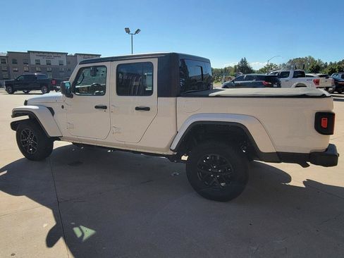 Used 2022 Jeep Gladiator Sport AWD/4WD image 7