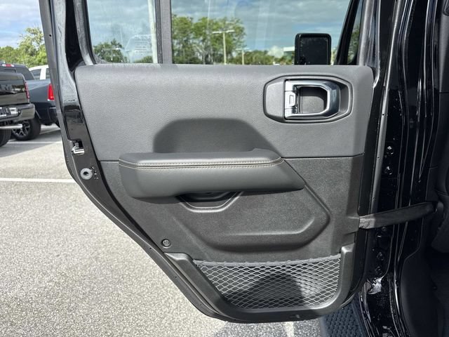 New 2026 Jeep Wrangler Unlimited Sahara w/ Whitecap Package AWD/4WD image 9