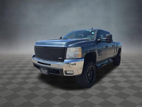 Used 2010 Chevrolet Silverado 2500 LT w/ Interior Plus Package AWD/4WD image 2