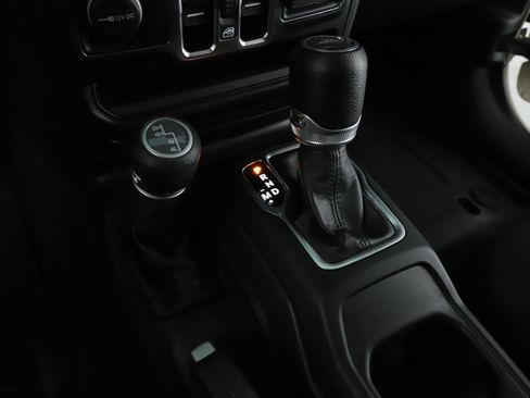 Used 2022 Jeep Gladiator Sport image 16