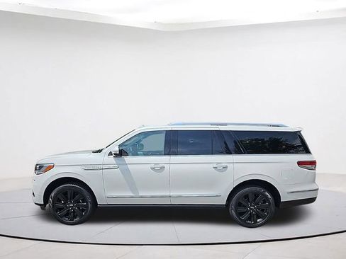 Used 2024 Lincoln Navigator L Reserve AWD/4WD image 2