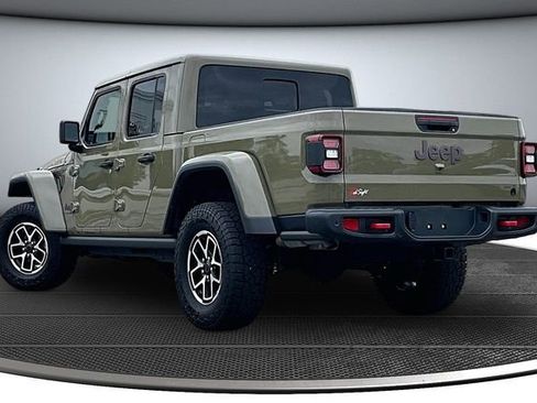 Used 2025 Jeep Gladiator Rubicon AWD/4WD image 4