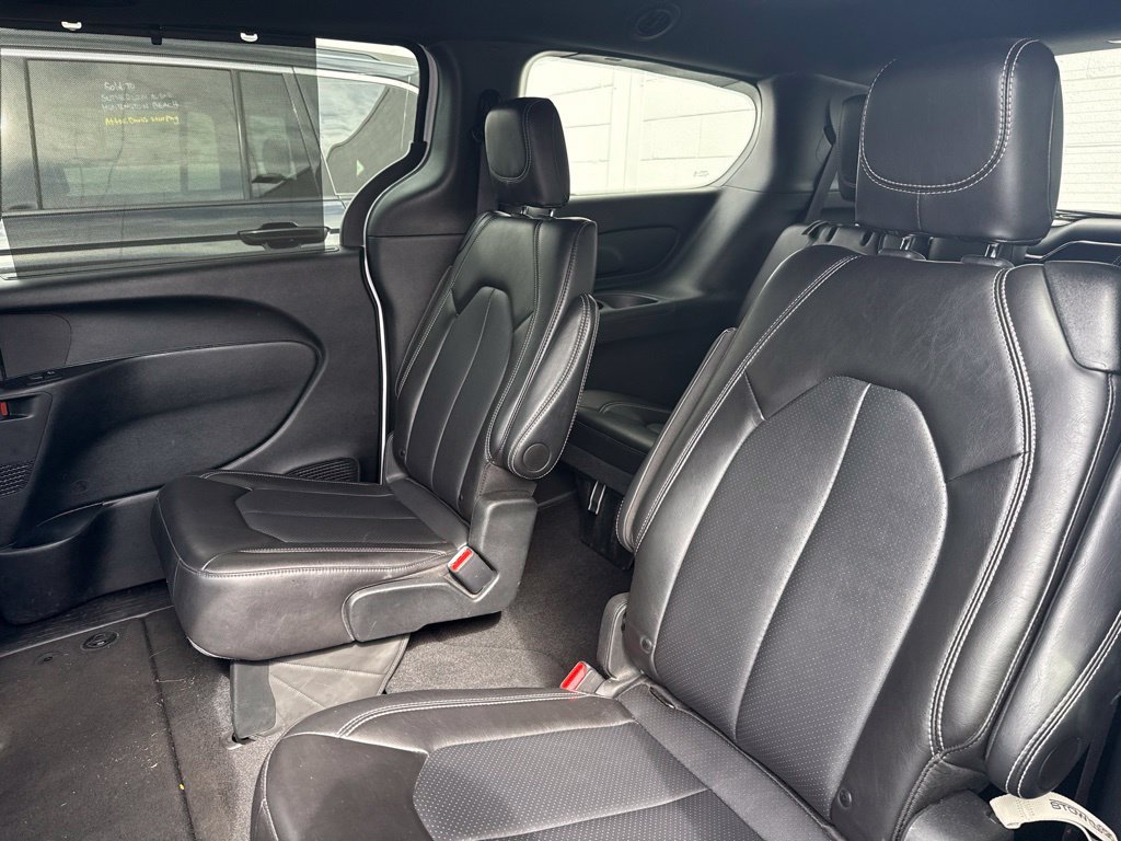 Used 2025 Chrysler Pacifica Select FWD image 13