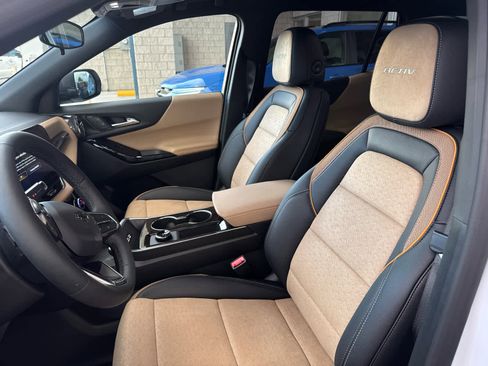 New 2026 Chevrolet Equinox ACTIV w/ Convenience Package III image 11