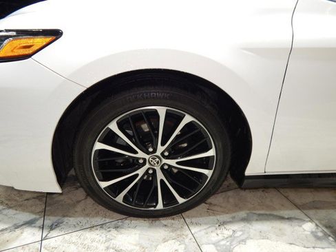 Used 2020 Toyota Camry SE image 8