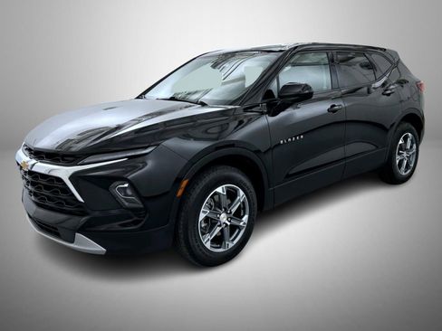 Used 2025 Chevrolet Blazer LT image 1