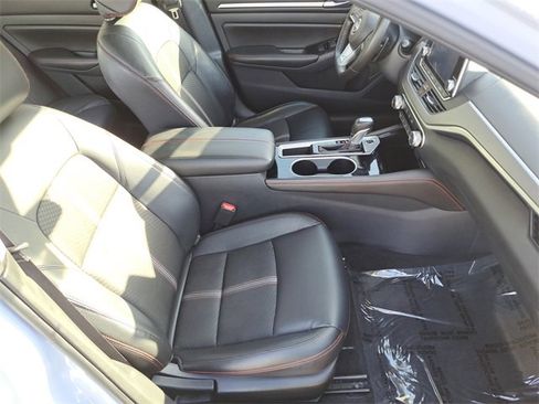 Used 2024 Nissan Altima 2.5 SR image 24