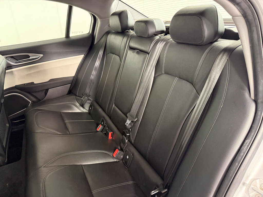 Used 2018 Alfa Romeo Giulia AWD image 30