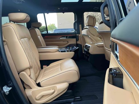 Used 2023 Jeep Grand Wagoneer L Series III image 27