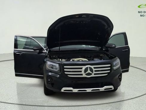 Used 2025 Mercedes-Benz GLB 250 4MATIC w/ Exclusive Package image 10