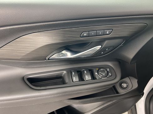 Used 2023 GMC Terrain SLT AWD/4WD image 18