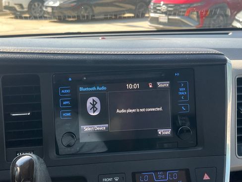 Used 2015 Toyota Sienna XLE w/ XLE Navigation Package FWD image 31