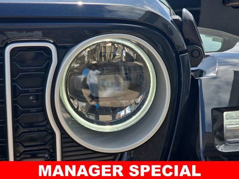 Used 2024 Jeep Wrangler Unlimited Sahara AWD/4WD image 32
