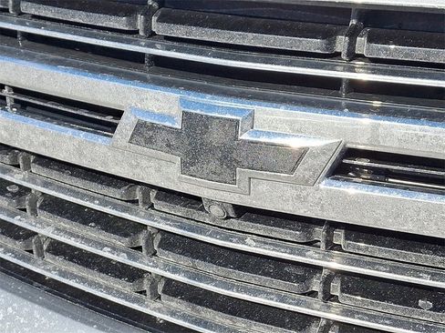 Used 2023 Chevrolet Suburban LT w/ Luxury Package image 11